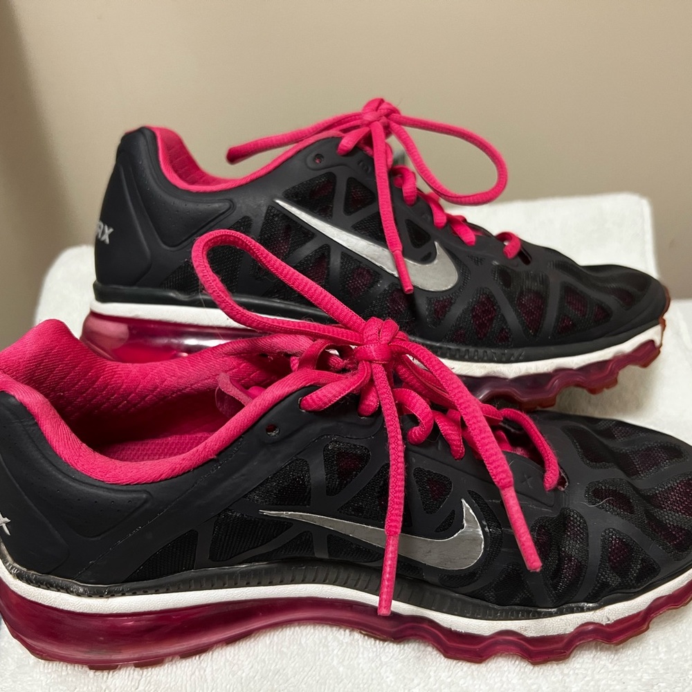 Dark gray and pink Nike Air Max running shoe size 6.5